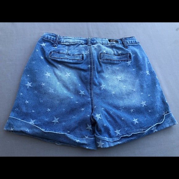 Earl Jeans Faded Star Shorts - Picture 2 of 3